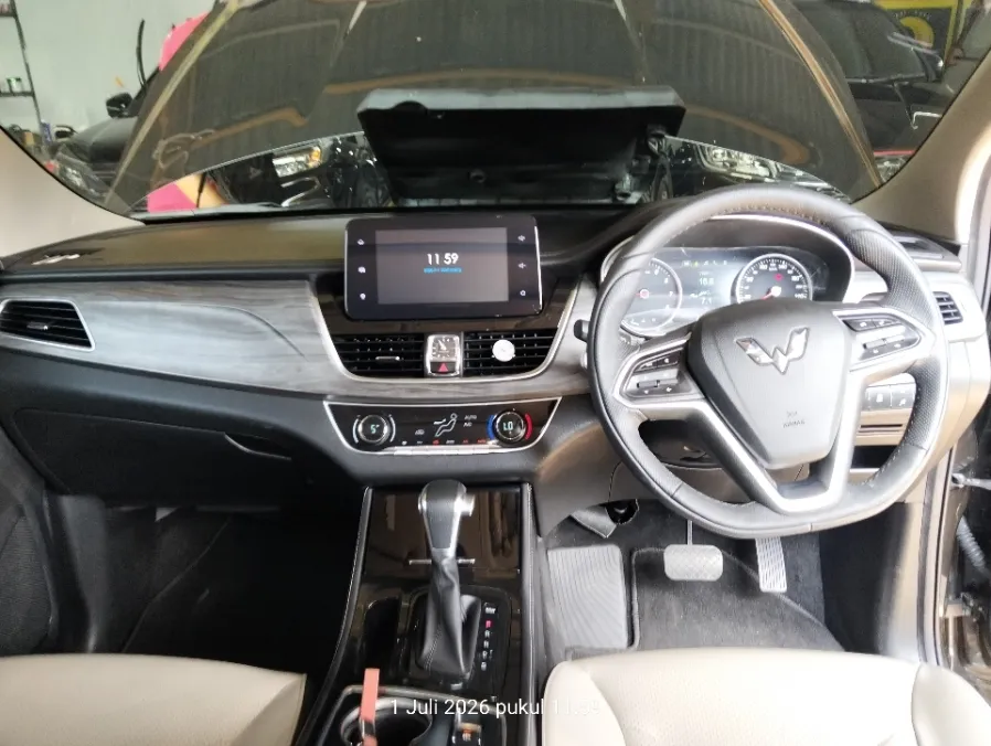 Foto Mobil Bekas Dashboard Wuling Cortez 1.5 L T Lux tahun 2021